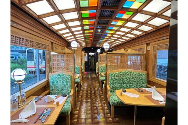 ことこと列車・内装