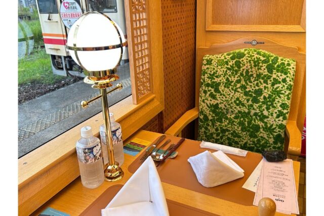 ことこと列車・席