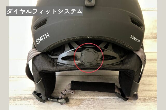 スノボ用ヘルメット後ろ